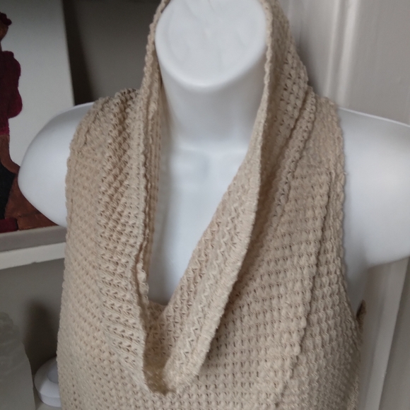 Top - Picture 3 of 4